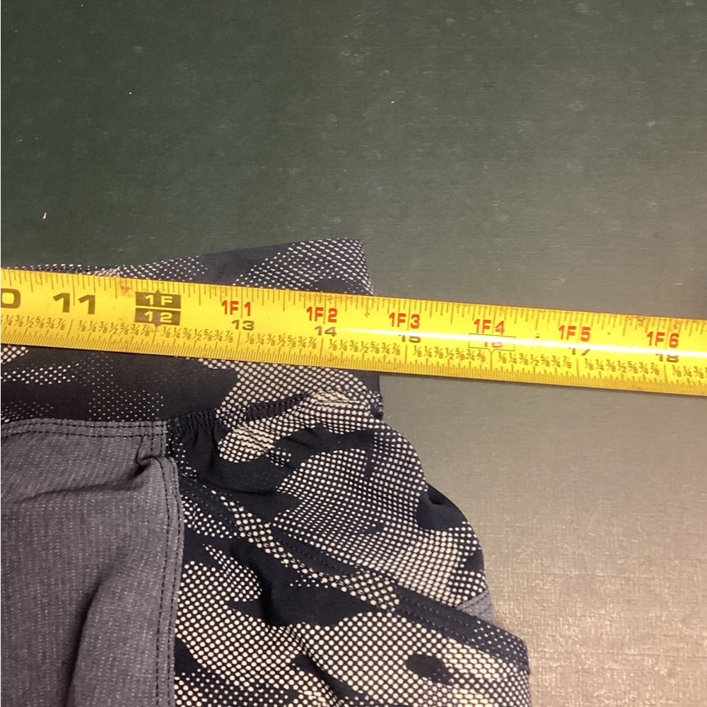 Lululemon Men’s 7” Shorts with Liner - Picture 7 of 8